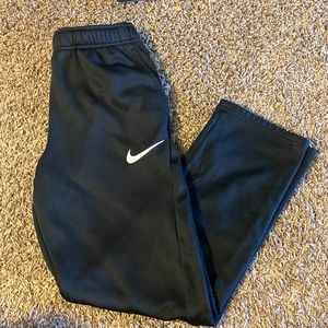 Brand: Nike Kids Size: Kids XL Color: Black